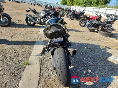 Czwarte zdjęcie samochodu z boku: 2026 KAWASAKI ZX636 K VIN:JKBZXJK19TA014434 - miniatura