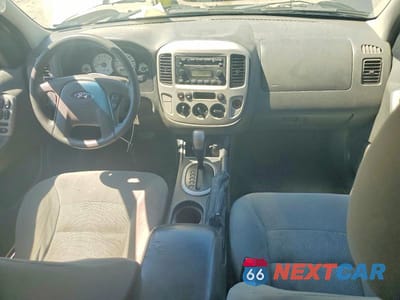 Zdjęcie 8 z 13 samochodu: 2005 FORD ESCAPE XLT VIN:1FMYU93115KD85740 - miniatura