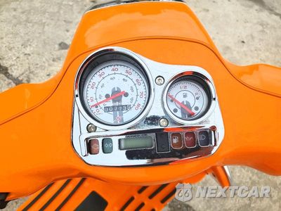 Zdjęcie 7 z 9 samochodu: 2011 VESPA LX 150IE VIN:ZAPM688F0B5400068 - miniatura
