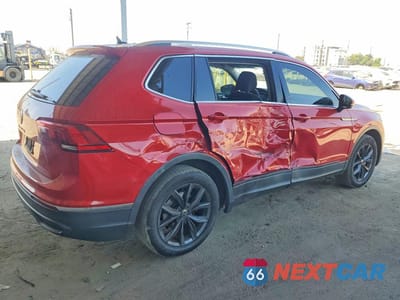 Trzecie zdjęcie samochodu z tyłu: 2022 VOLKSWAGEN TIGUAN SE VIN:3VV3B7AX7NM033658 - miniatura