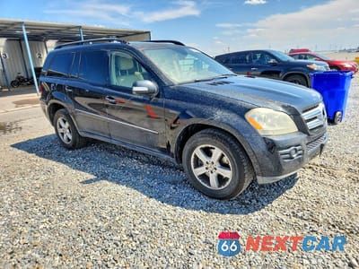 Czwarte zdjęcie samochodu z boku: 2007 MERCEDES-BENZ GL 450 4MATIC VIN:4JGBF71E07A114994 - miniatura