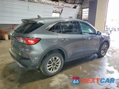 Trzecie zdjęcie samochodu z tyłu: 2022 FORD ESCAPE SE VIN:1FMCU9G68NUA98125 - miniatura