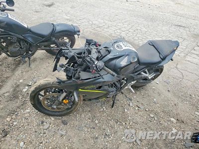 Trzecie zdjęcie samochodu z tyłu: 2026 HONDA CBR650 R VIN:MLHRH1552T5201784 - miniatura