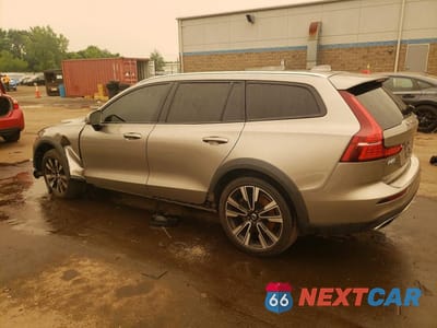 Drugie zdjęcie samochodu z przodu: 2020 VOLVO V60 CROSS COUNTRY T5 MOMENTUM VIN:YV4102WK5L1041566 - miniatura