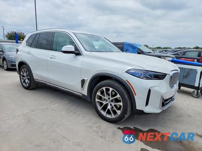 Czwarte zdjęcie samochodu z boku: 2025 BMW X5 XDRIVE40I VIN:5UX23EU07S9Y99962 - miniatura