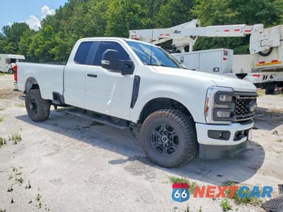 Czwarte zdjęcie samochodu z boku: 2025 FORD F350 SUPER DUTY VIN:1FT8X3BT8SEE09909 - miniatura