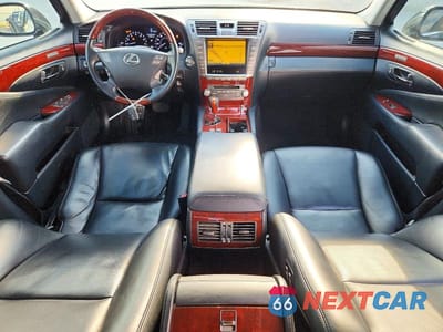 Zdjęcie 8 z 12 samochodu: 2010 LEXUS LS 460L VIN:JTHGL1EF3A5041556 - miniatura