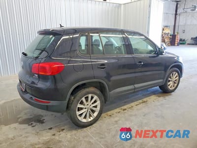 Trzecie zdjęcie samochodu z tyłu: 2017 VOLKSWAGEN TIGUAN S VIN:WVGBV7AX0HK049614 - miniatura