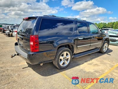 Trzecie zdjęcie samochodu z tyłu: 2010 CHEVROLET SUBURBAN C1500 LTZ VIN:1GNUCKE02AR173357 - miniatura
