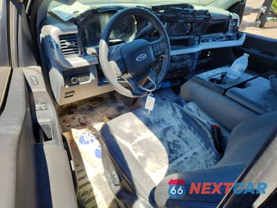 Zdjęcie 8 z 12 samochodu: 2023 FORD F550 SUPER DUTY VIN:1FDUF5GN6PDA01862 - miniatura