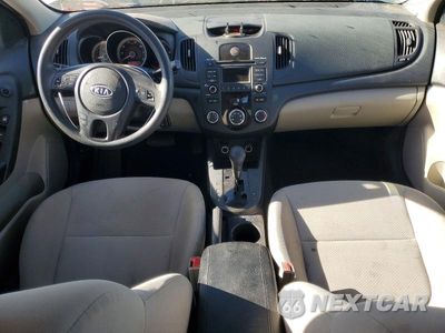 Zdjęcie 8 z 12 samochodu: 2010 KIA FORTE EX VIN:KNAFU4A2XA5134697 - miniatura