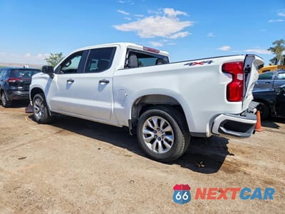Drugie zdjęcie samochodu z przodu: 2021 CHEVROLET SILVERADO K1500 CUSTOM VIN:3GCPYBEH5MG176092 - miniatura
