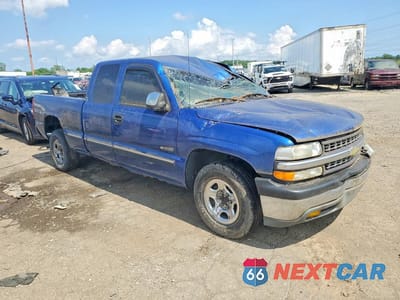 Czwarte zdjęcie samochodu z boku: 2002 CHEVROLET SILVERADO C1500 VIN:2GCEC19T021388113 - miniatura