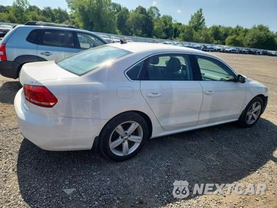 Trzecie zdjęcie samochodu z tyłu: 2015 VOLKSWAGEN PASSAT S VIN:1VWAT7A30FC094088 - miniatura