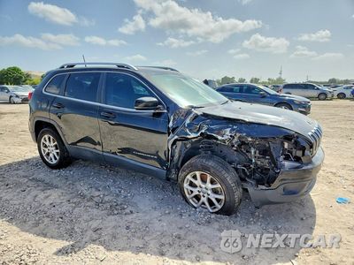 Czwarte zdjęcie samochodu z boku: 2017 JEEP CHEROKEE LATITUDE VIN:1C4PJLCB1HW613523 - miniatura