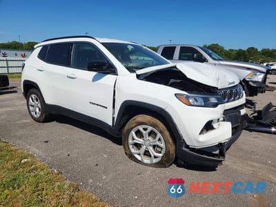 Czwarte zdjęcie samochodu z boku: 2024 JEEP COMPASS LATITUDE VIN:3C4NJDBN9RT138607 - miniatura