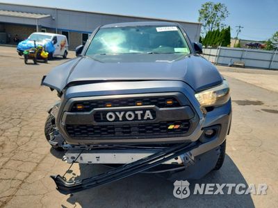 Piąte zdjęcie samochodu w środku: 2016 TOYOTA TACOMA SR5 V6 VIN:5TFCZ5AN3GX018875 - miniatura