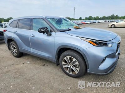 Czwarte zdjęcie samochodu z boku: 2022 TOYOTA HIGHLANDER XLE VIN:5TDGZRBH0NS245770 - miniatura