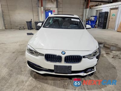Piąte zdjęcie samochodu w środku: 2018 BMW 330 XI VIN:WBA8D9C51JA616575 - miniatura