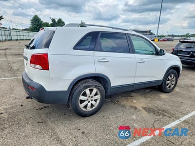 Trzecie zdjęcie samochodu z tyłu: 2011 KIA SORENTO LX VIN:5XYKT4A18BG155942 - miniatura