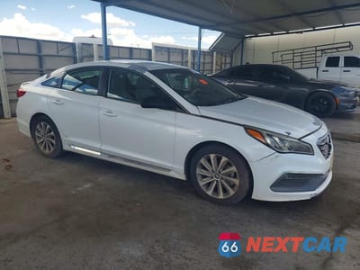 Czwarte zdjęcie samochodu z boku: 2016 HYUNDAI SONATA SPORT VIN:5NPE34AFXGH434091 - miniatura