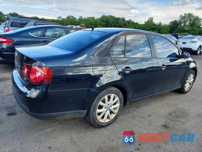Trzecie zdjęcie samochodu z tyłu: 2010 VOLKSWAGEN JETTA SE VIN:3VWRZ7AJ2AM121878 - miniatura