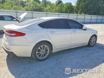 Trzecie zdjęcie samochodu z tyłu: 2019 FORD FUSION SE VIN:3FA6P0HD4KR198488 - miniatura
