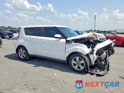Czwarte zdjęcie samochodu z boku: 2018 KIA SOUL BASE VIN:KNDJN2A22J7574352 - miniatura