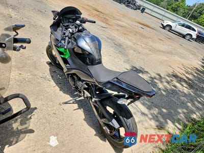 Czwarte zdjęcie samochodu z boku: 2023 KAWASAKI EX400 VIN:JKAEXKG16PDAS5724 - miniatura