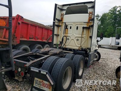 Trzecie zdjęcie samochodu z tyłu: 2018 FREIGHTLINER CASCADIA 113 SEMI TRUCK VIN:3AKJGHDV0JSKA5475 - miniatura