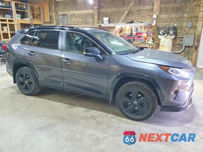 Czwarte zdjęcie samochodu z boku: 2020 TOYOTA RAV4 XSE VIN:JTMEWRFV9LJ037221 - miniatura