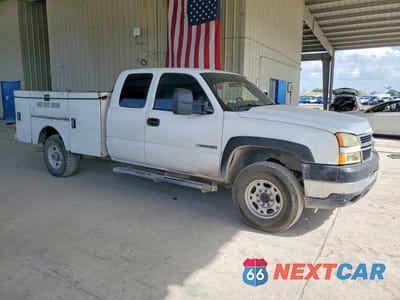 Czwarte zdjęcie samochodu z boku: 2006 CHEVROLET SILVERADO C2500 HEAVY DUTY VIN:1GCHC29U46E285812 - miniatura