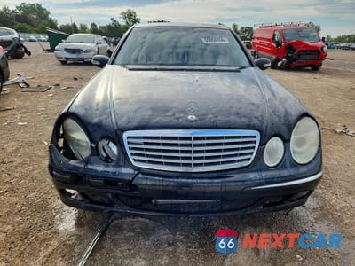 Piąte zdjęcie samochodu w środku: 2003 MERCEDES-BENZ E 500 VIN:WDBUF70J83A239052 - miniatura