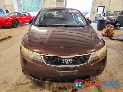 Piąte zdjęcie samochodu w środku: 2011 KIA FORTE EX VIN:KNAFU4A24B5389105 - miniatura