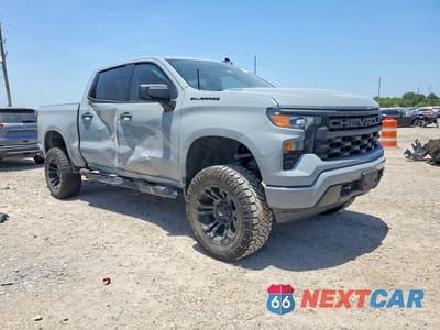 Czwarte zdjęcie samochodu z boku: 2024 CHEVROLET SILVERADO C1500 CUSTOM VIN:3GCPABEK6RG355474 - miniatura