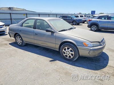 Czwarte zdjęcie samochodu z boku: 1999 TOYOTA CAMRY XLE V6 VIN:JT2BF28K1X0171223 - miniatura