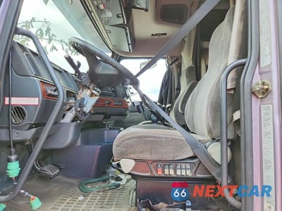 Zdjęcie 7 z 14 samochodu: 2003 VOLVO VN VNL VIN:4V4NC9GH53N346909 - miniatura