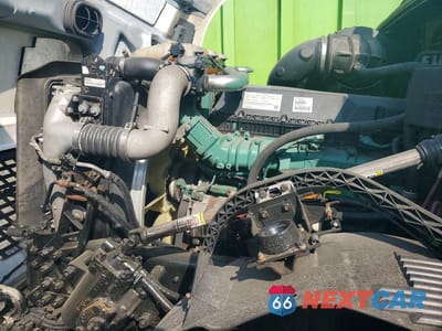 Zdjęcie 7 z 10 samochodu: 2018 VOLVO VNL SEMI TRUCK VIN:4V4NC9EH5JN996324 - miniatura