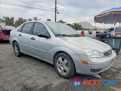 Czwarte zdjęcie samochodu z boku: 2006 FORD FOCUS ZX4 VIN:1FAFP34N86W137650 - miniatura