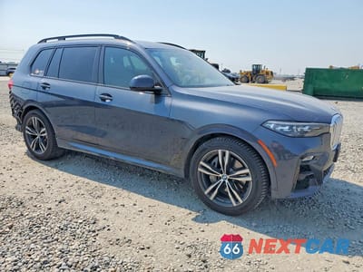 Czwarte zdjęcie samochodu z boku: 2021 BMW X7 XDRIVE40I VIN:5UXCW2C06M9E91504 - miniatura