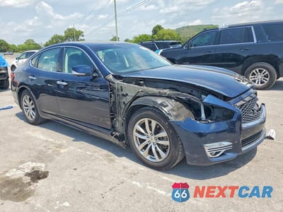 Czwarte zdjęcie samochodu z boku: 2019 INFINITI Q70 3.7 LUXE VIN:JN1BY1AP9KM505505 - miniatura