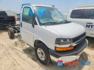 Czwarte zdjęcie samochodu z boku: 2025 CHEVROLET EXPRESS 3500 VIN:1HA0GRF78SN005792 - miniatura