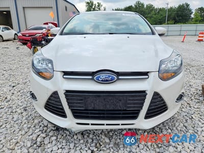 Piąte zdjęcie samochodu w środku: 2014 FORD FOCUS TITANIUM VIN:1FADP3N27EL439510 - miniatura