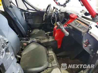 Piąte zdjęcie samochodu w środku: 2024 HONDA TALON UTILITY VEHICLE VIN:1HFVE0621R4400077 - miniatura