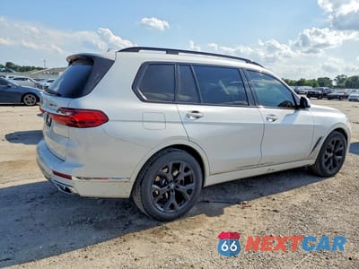 Trzecie zdjęcie samochodu z tyłu: 2022 BMW X7 XDRIVE40I VIN:5UXCW2C01N9L87856 - miniatura