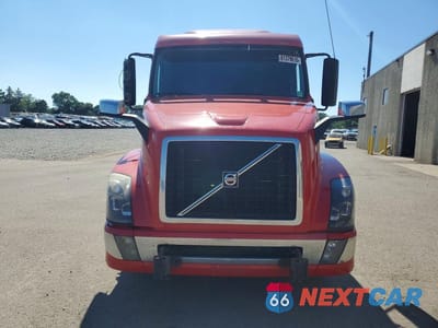 Piąte zdjęcie samochodu w środku: 2016 VOLVO VNL SEMI TRUCK VIN:4V4NC9EH3GN949897 - miniatura