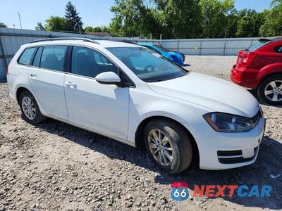 Czwarte zdjęcie samochodu z boku: 2016 VOLKSWAGEN GOLF SPORTWAGEN S VIN:3VWC17AU5GM505847 - miniatura