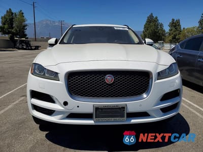 Piąte zdjęcie samochodu w środku: 2019 JAGUAR F-PACE PRESTIGE VIN:SADCK2FX0KA398741 - miniatura