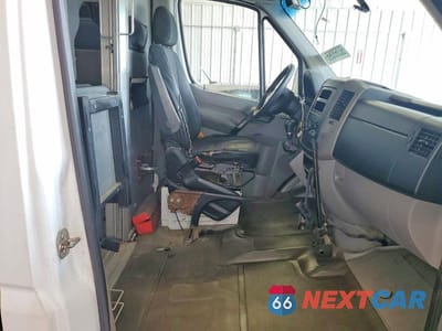 Zdjęcie 11 z 13 samochodu: 2014 MERCEDES-BENZ SPRINTER 2500 DELIVERY VAN VIN:WD3PE8DE4E5897381 - miniatura