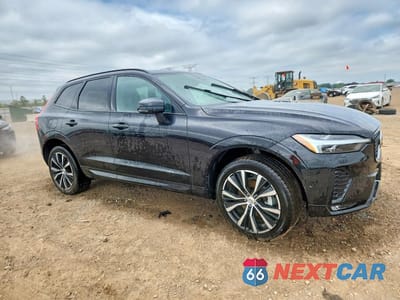 Czwarte zdjęcie samochodu z boku: 2024 VOLVO XC60 PLUS VIN:YV4L12RL7R1846276 - miniatura